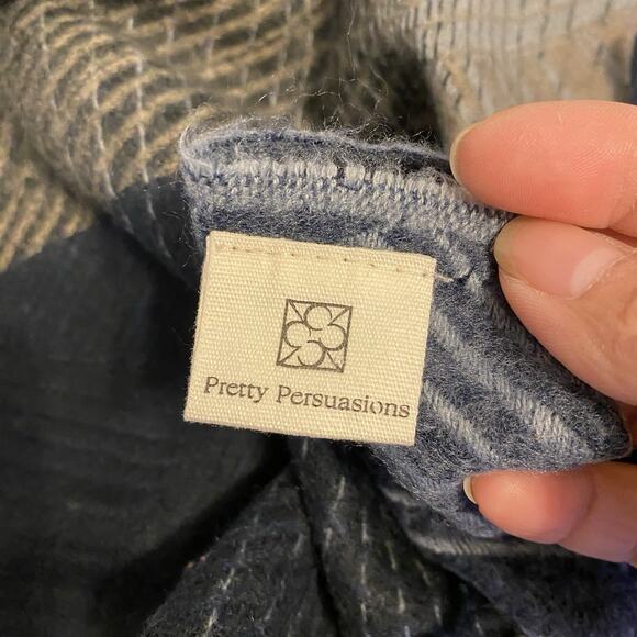 Pretty Persuasions Plaid Large Shawl Scarf Wrap Fringed Soft Reversible Western - Picture 7 of 7